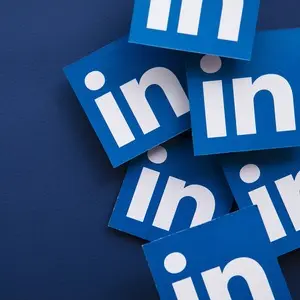 LinkedIn algorithm infographic with reach metrics